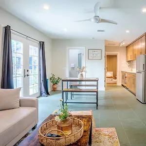 Serene 1 Bed With Patio Sleeps 6 Los Angeles